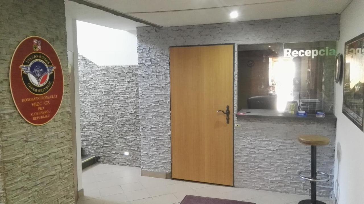 Garni Hotell Liptovský Mikuláš Exteriör bild