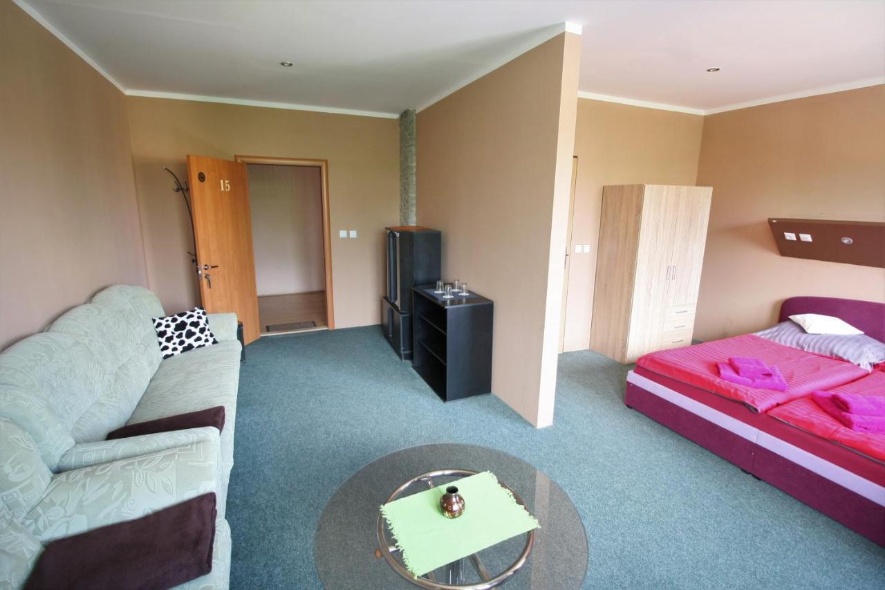 Garni Hotell Liptovský Mikuláš Exteriör bild
